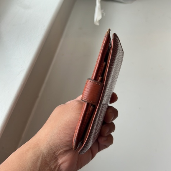louis Vuitton Epi Snap fold wallet - Picture 2 of 9